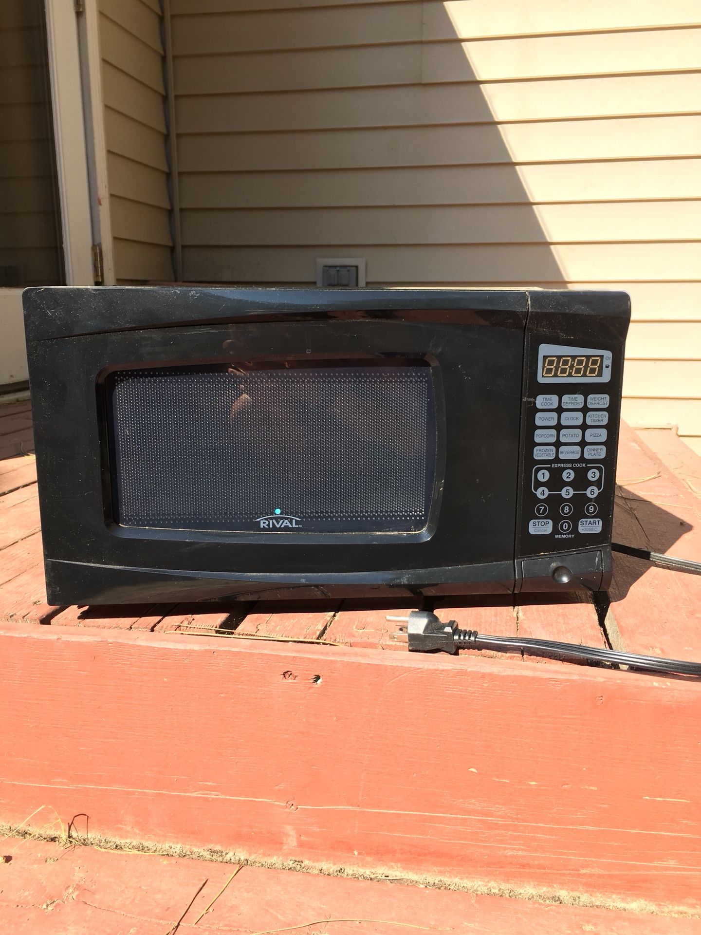 Rival Microwave 700 Watts