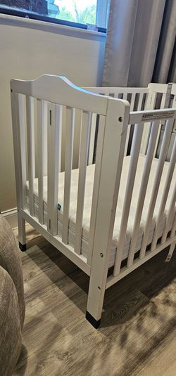 Delta folding portable crib with mattress