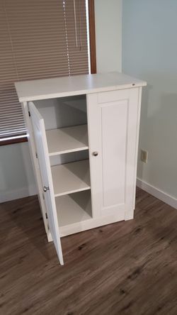 Kitchen storage cabinet