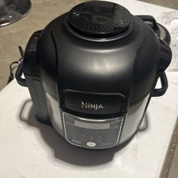 Ninja Foodi. Deluxe  10 In 1 Pressure Cooker and Air Fryer- 8quarts 