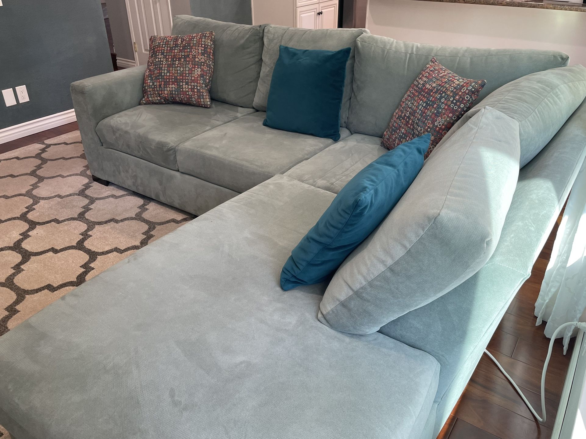 Gorgeous Sectional/Couch/Chase Lounge Soft Fabric- It’s gotta go!