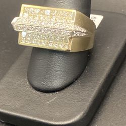 Man’s 21.3 Gram 14kt Yg Ring With Aprox 5 Cttw Natural Diamonds 