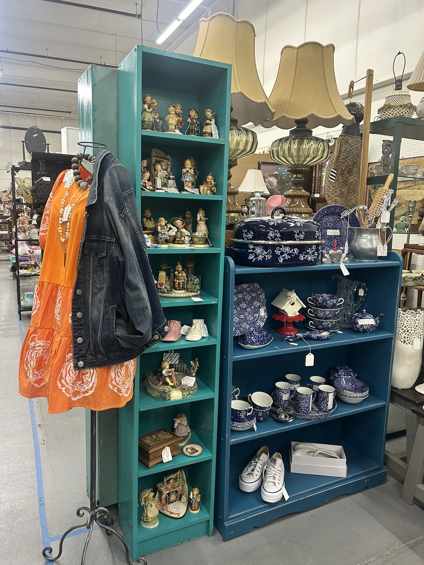 Antique Booth At Hwy 41 Antiques 