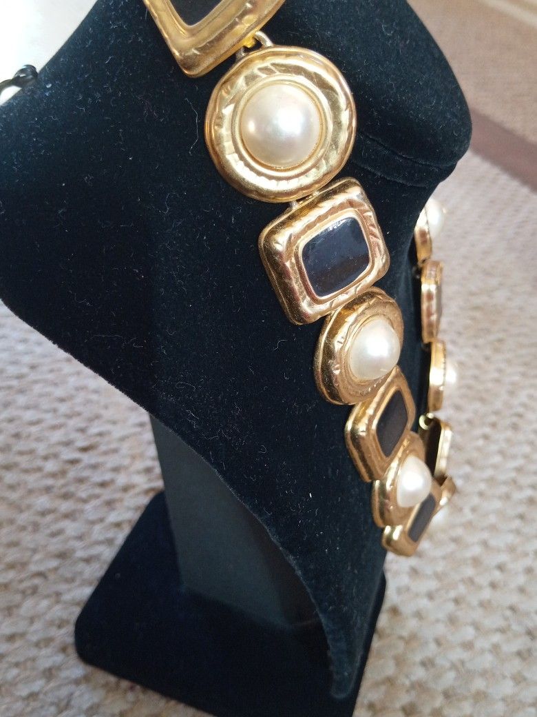 Gold And Pearl Necklace