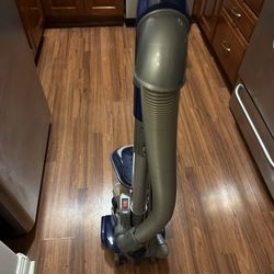 Shark Upright Vacuum – Works Great