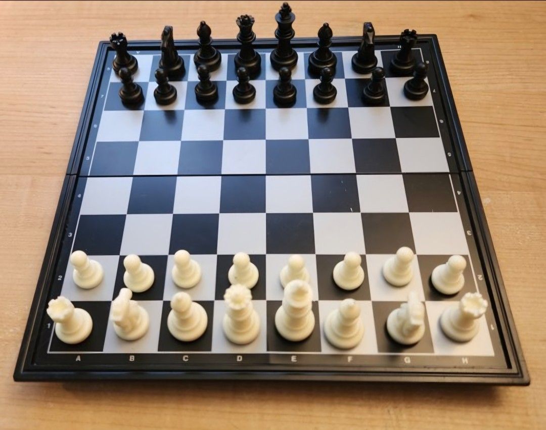Magnetic Folding Chessboard