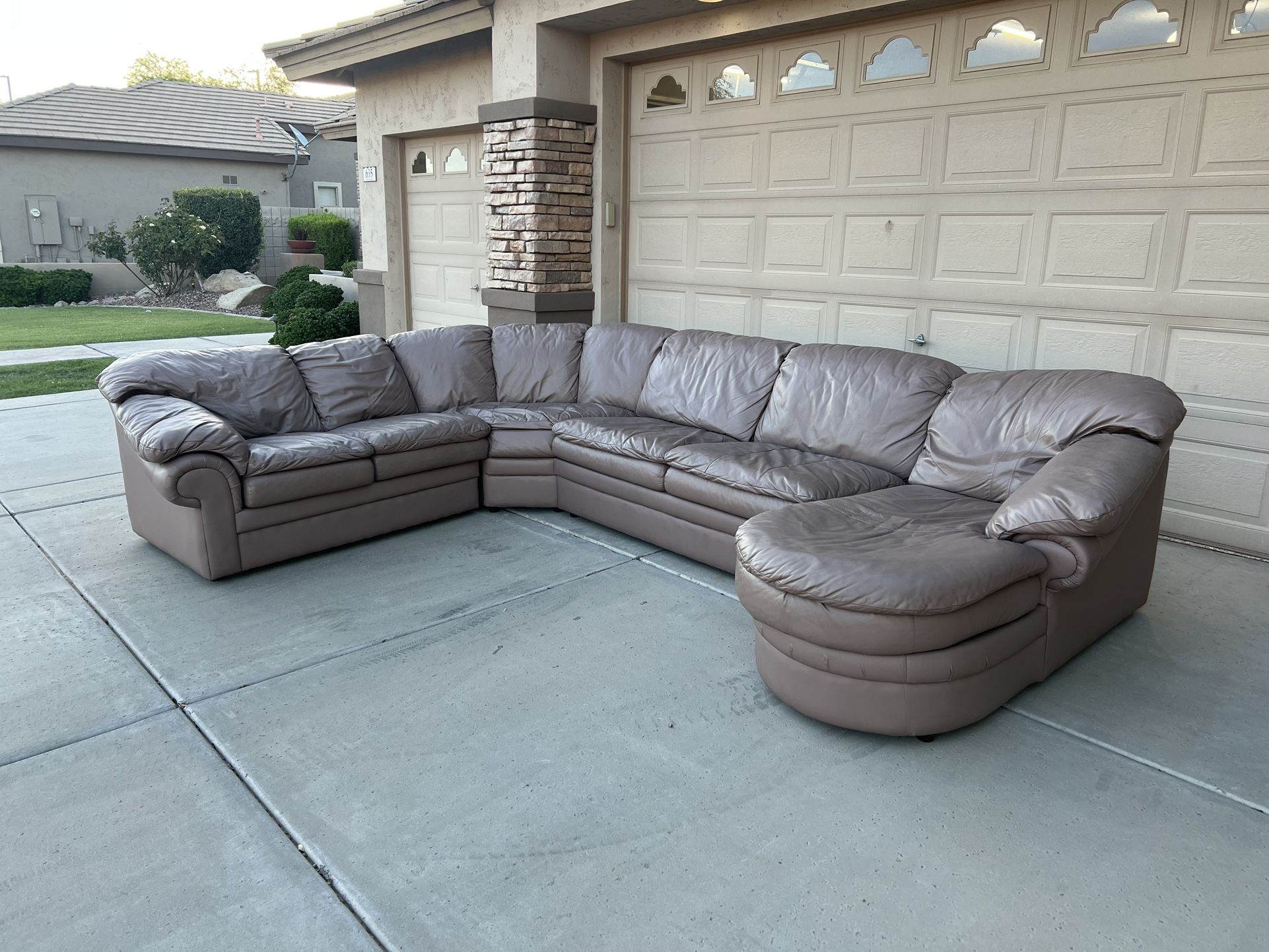 BenchCraft Leather Sleeper sofa/Taupe