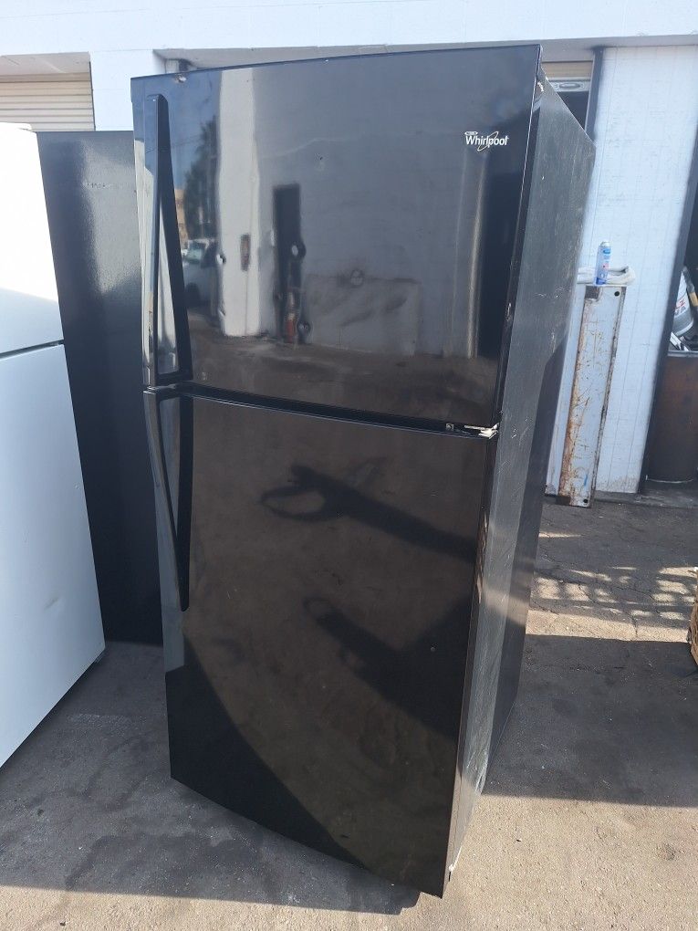 APARTMENT REFRIGERATOR (DELIVERED)