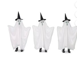 Member's Mark Pre-Lit Animated Ghosts, Set of 3
