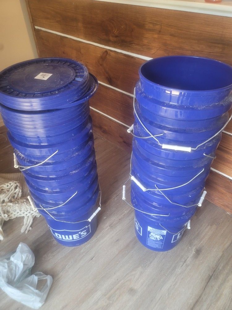 15 Lowe's Buckets and tops