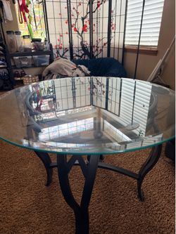Modern Round Glass End Table – 24” Wide