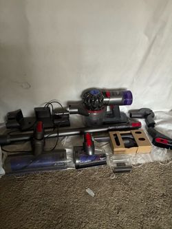 Dyson V7 Animal+ Cordless Vacuum with Attachments