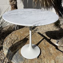 Saarinen Tulip Side-Table Marble/White