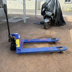 Pallet Jack 4,400 Lbs 