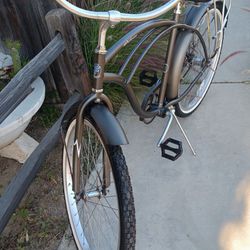 NICE BIKE CRUISER!!  26"!  IT'S IN VERY GOOD CONDITION!