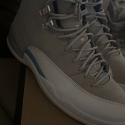 AIR JORDAN 12 RETRO WLF GRY/UNVRSTY 