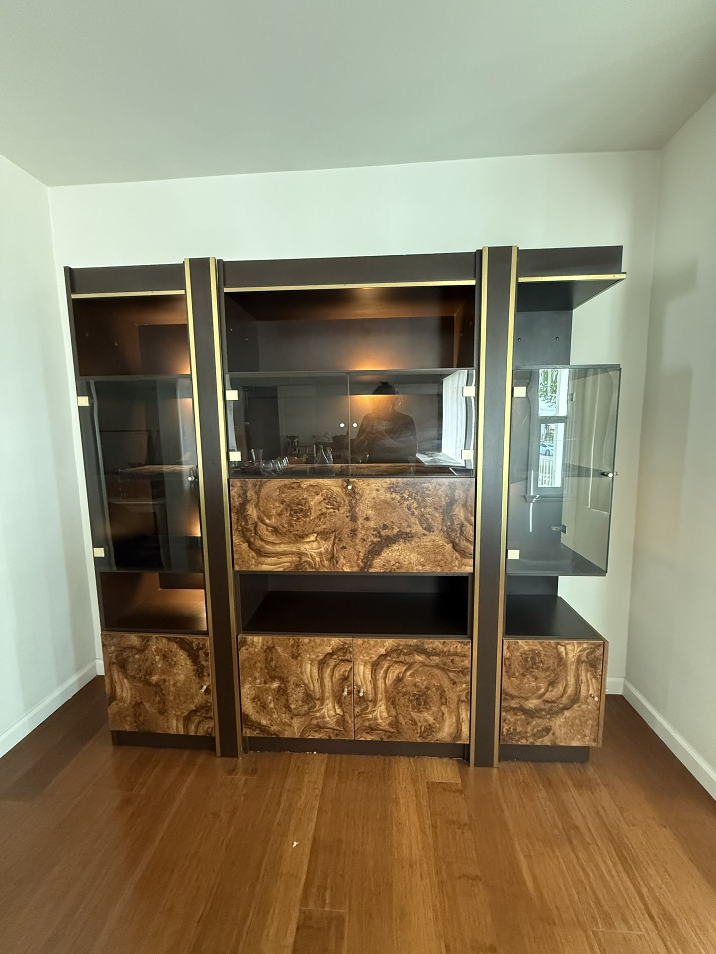 China Cabinet With Lights