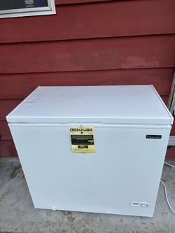 Free Magic Chef 7.0 cu. ft. chest freezer featuring manual defrost and an adjustable thermostat.