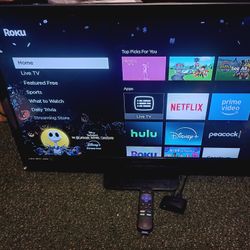 32 Inch Tv With Roku/Remote 