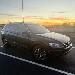 2019 Volkswagen Tiguan SE– Clean, Reliable & Loaded 