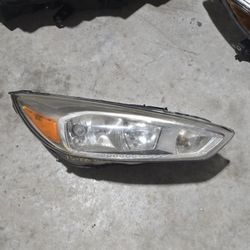 2015 to 2018 ford focus right headlight 