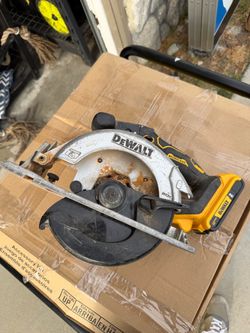 Dewalt 6 1/2 Cordless Saw