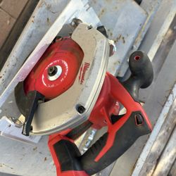 18 V Milwaukee circular saw
