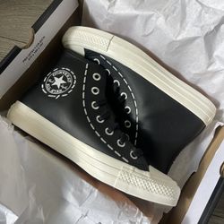 Women’s Leather Converse Size 5.5 Never Worn 