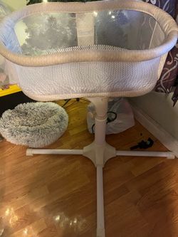 Halo bassinet swivel sleeper