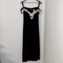 Vintage 80s/90s Zum Zum Velvet Gown Burgundy Sweetheart neckline / off the shoulder white glitter lace trim around neck line long formal dress size 13