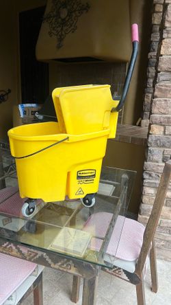 Rubbermaid WaveBrake Bucket and Side Press Wringer, 35qt, Brand New, Just Out If The Box