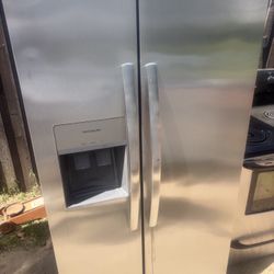 Stainless Steel Refrigerator Will Deliver and Install 