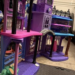 Monster Doll House With No Dolls 