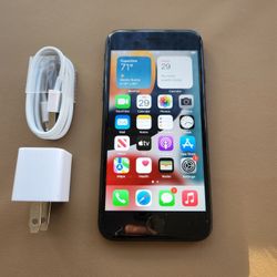 iPhone 7 - UNLOCKED - Like New  