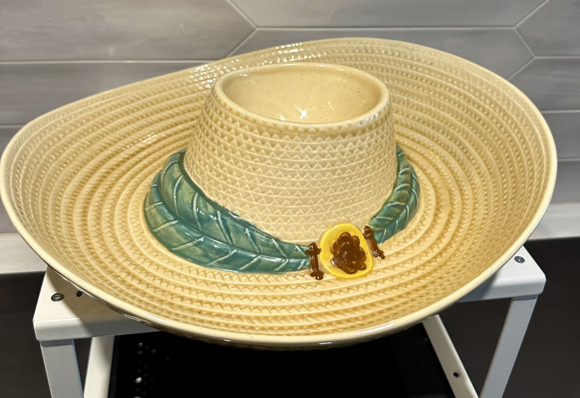 Vintage metlox pottery large  sombrero chip n dip dish 14” long x 13 1/2” wide and 3 1/2” tall on tallest side. Dip area is 4 3/4” x 2”. 