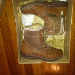 Size 4 Boy Uggs