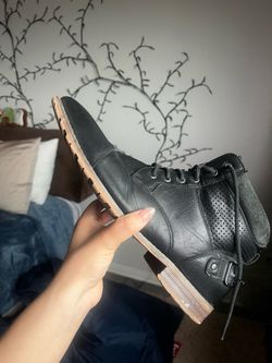 Men’s boots size 11