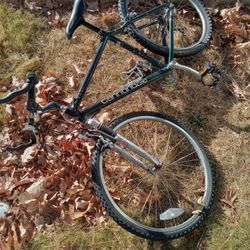 Cannondale F400 Mountain Bike