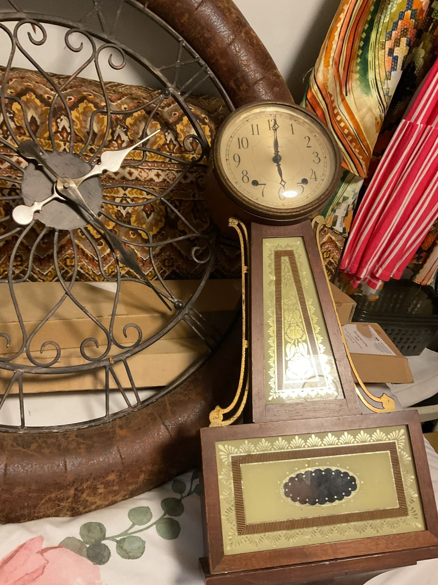 Three Old Fashion, Vintage Clocks, In Good Conditions, Need A Little Repair In The Battery Part (NO SHIPPING)