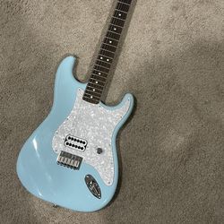 Fender Tom Delonge Signature Stratocaster