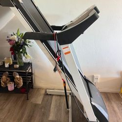 Treadmill With Auto Incline