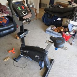 Nautilus U618 - Stationary Exercise Bike - Like New -