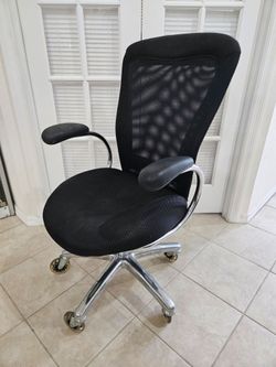Used Office Chair Mesh Clear Blade Wheels Aluminum Base 275 lbs Task Executive Recline 360 swivel