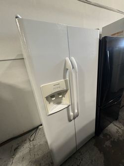 Frigidaire Side-by-Side Refrigerator White