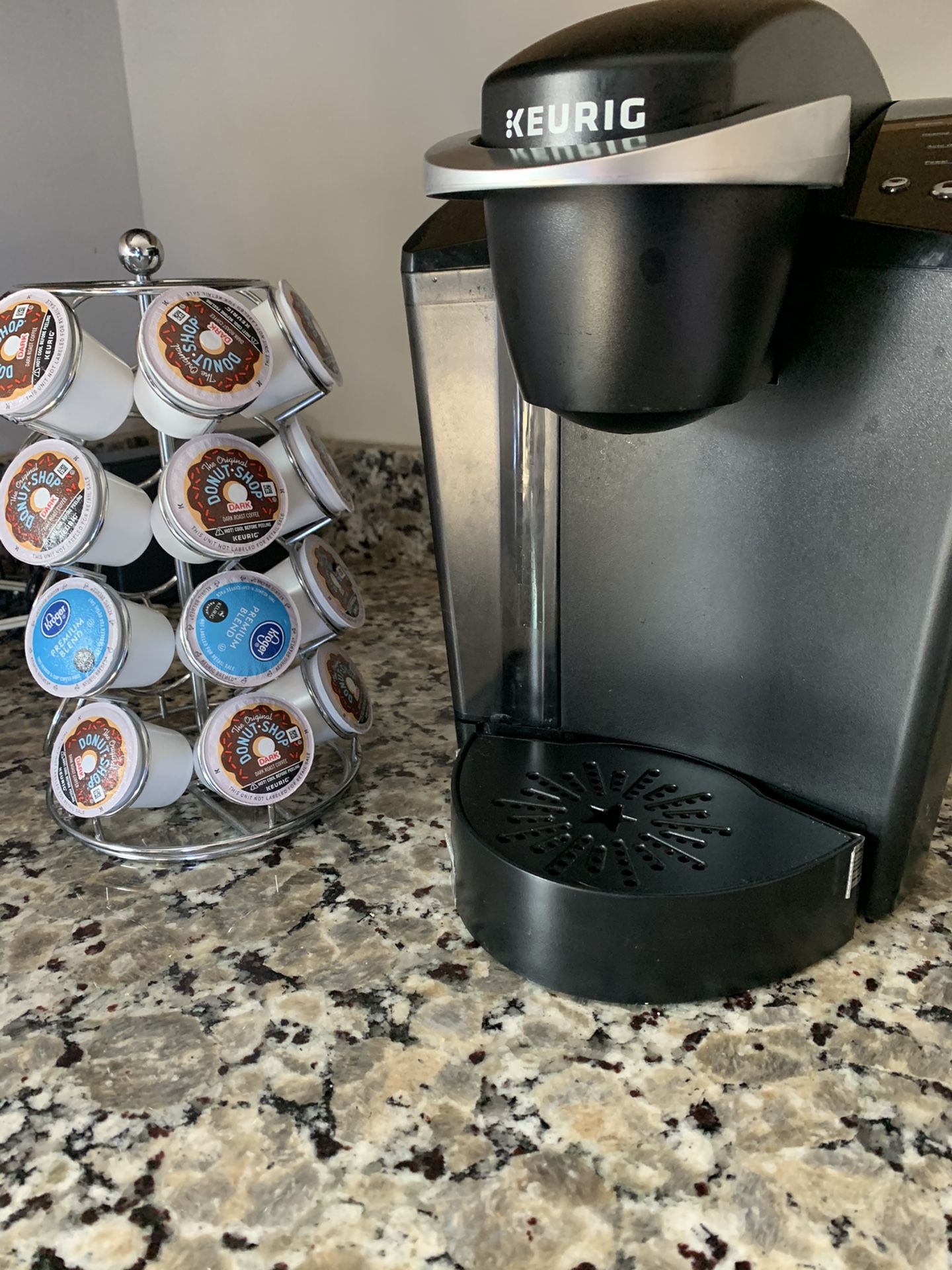 Keurig Coffee Maker with K Cups and Holder