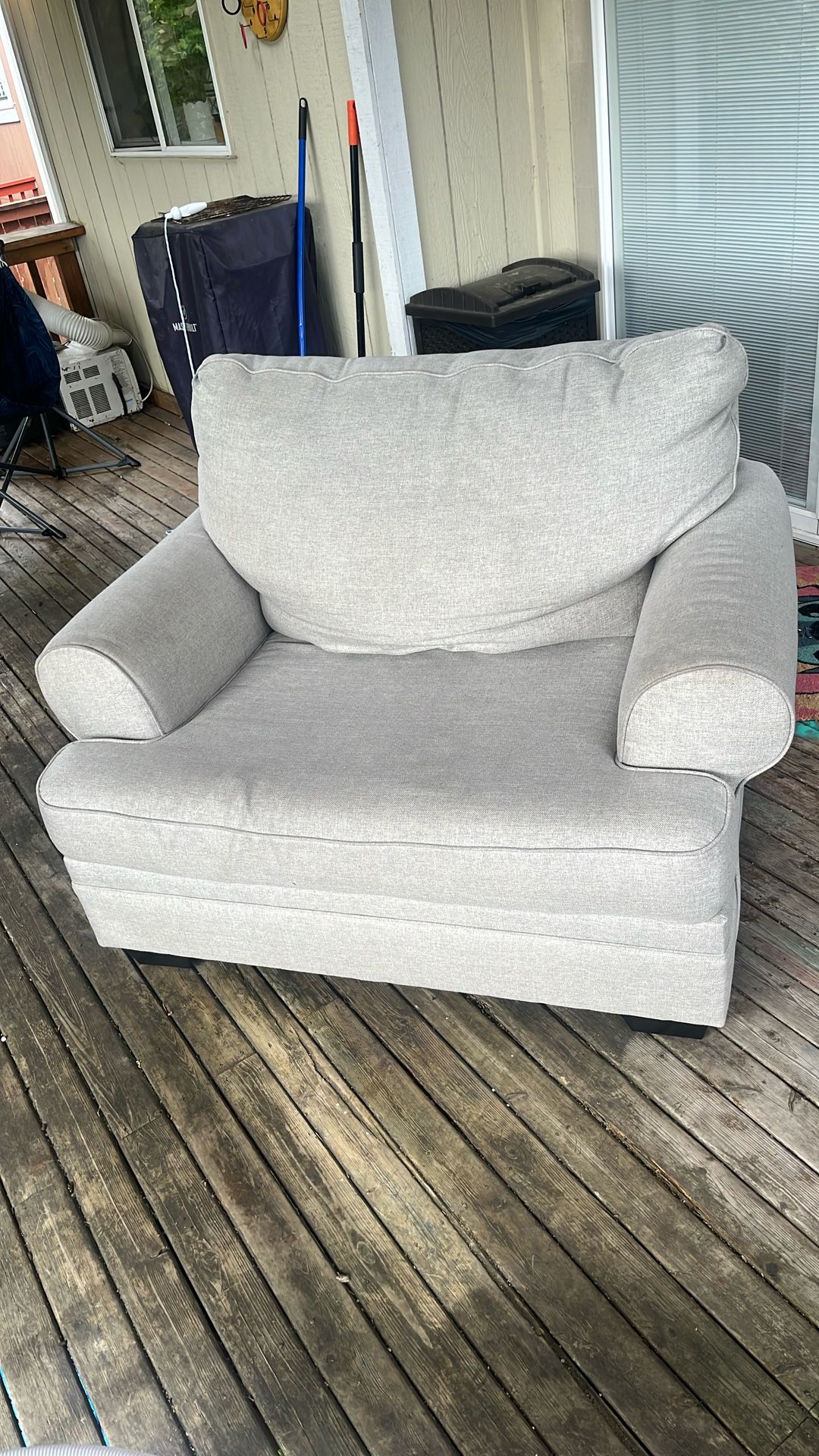 Large lounging Chair (Ashley furniture)
