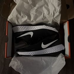 Nike Revolution 5