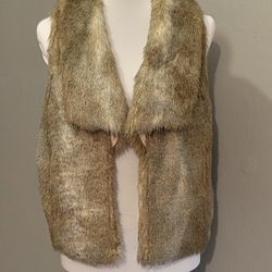 Faux Fur Vest
Size Small
