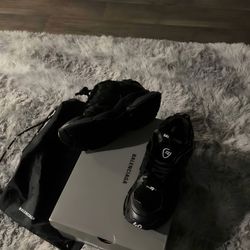 balenciaga runner v2