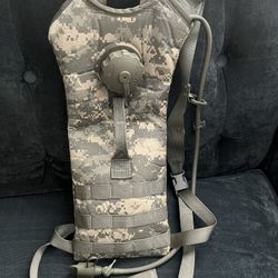 Genuine US Military GI Molle Hydration Carrier With Bladder